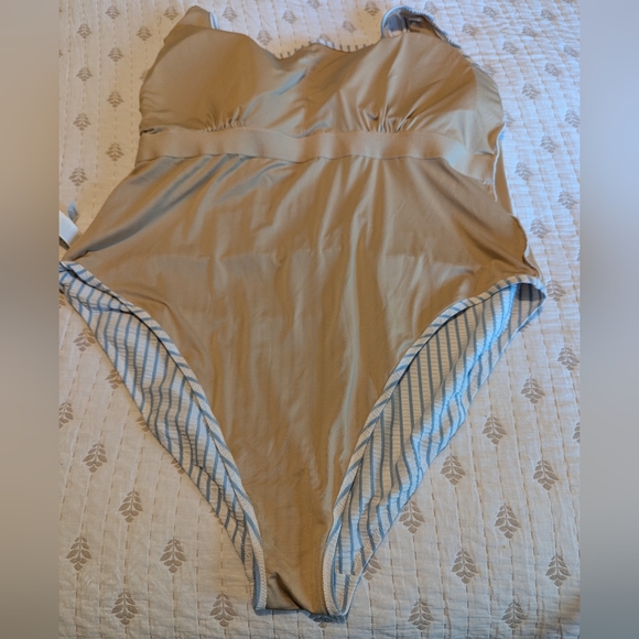 Striped blue and white one piece swimsuit old navy 3x - Picture 7 of 8